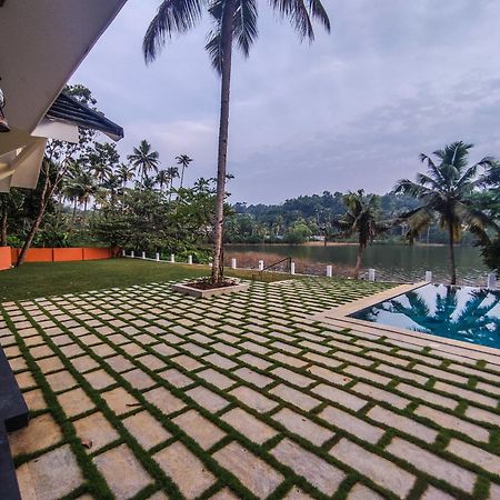 Fragrant Nature Backwater Resort & Ayurveda Spa Kollam Buitenkant foto