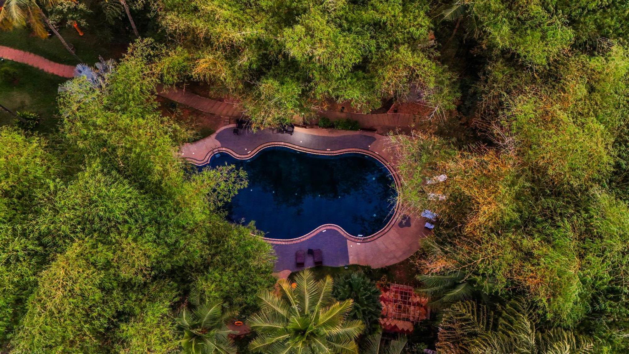 Fragrant Nature Backwater Resort & Ayurveda Spa Kollam Buitenkant foto