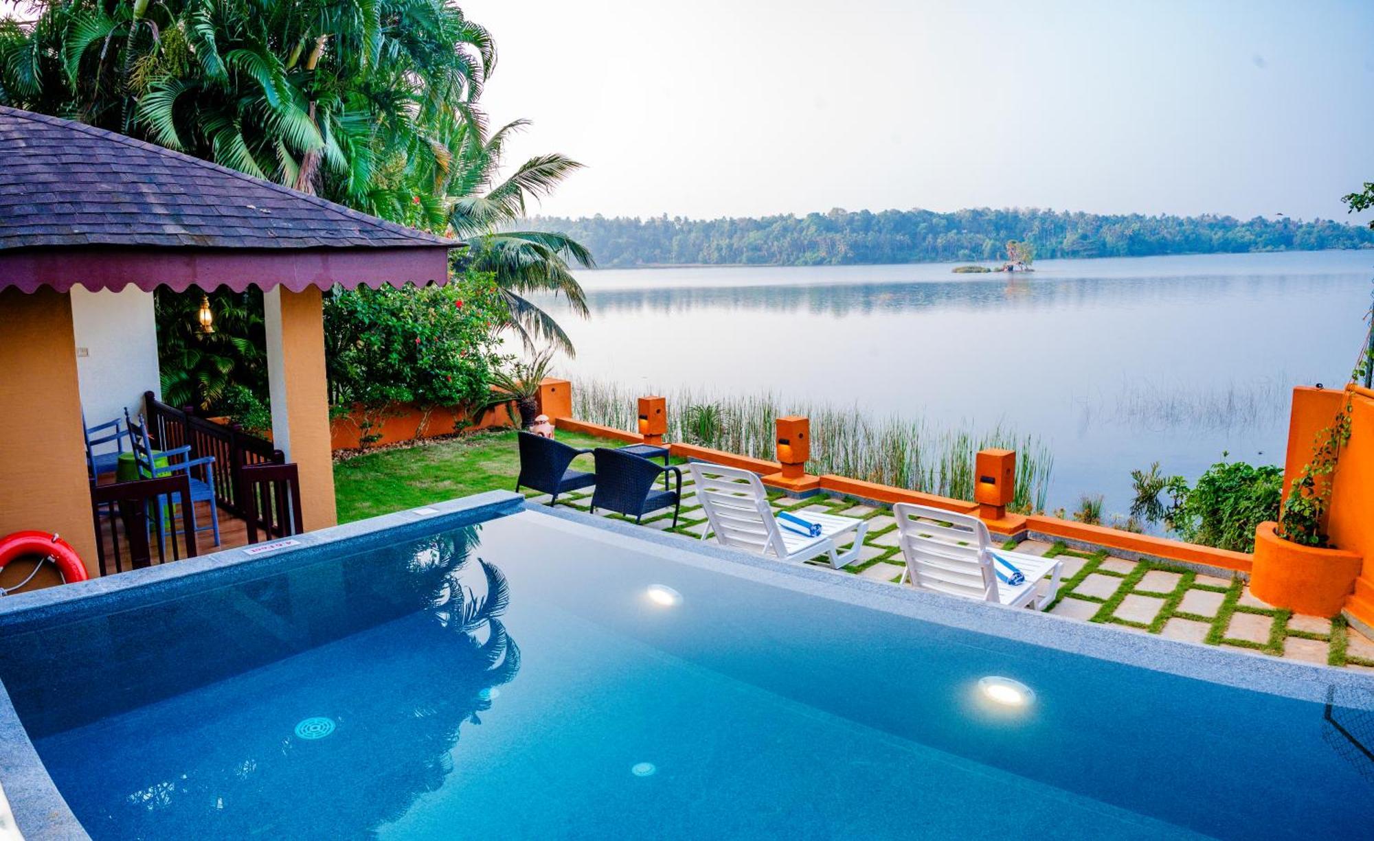 Fragrant Nature Backwater Resort & Ayurveda Spa Kollam Buitenkant foto