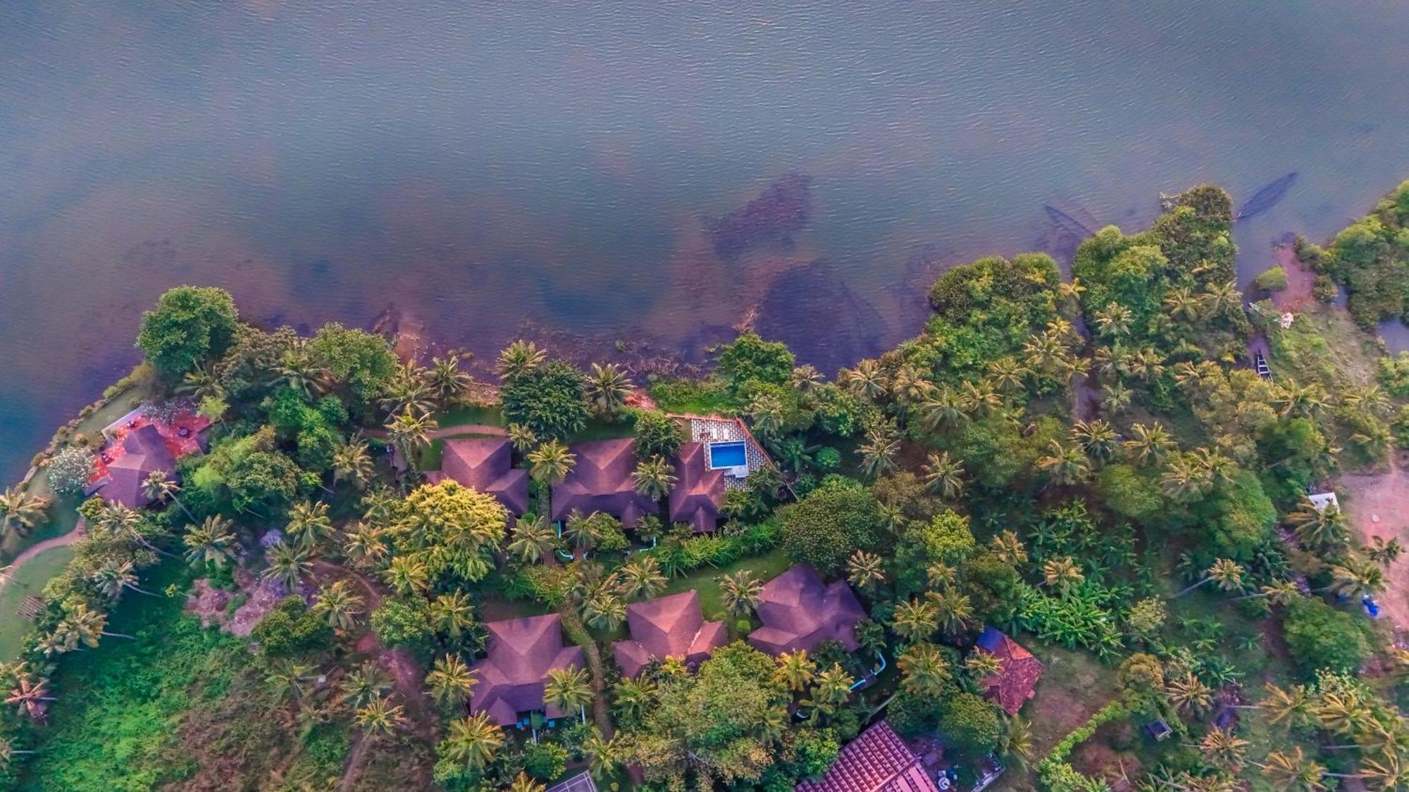 Fragrant Nature Backwater Resort & Ayurveda Spa Kollam Buitenkant foto