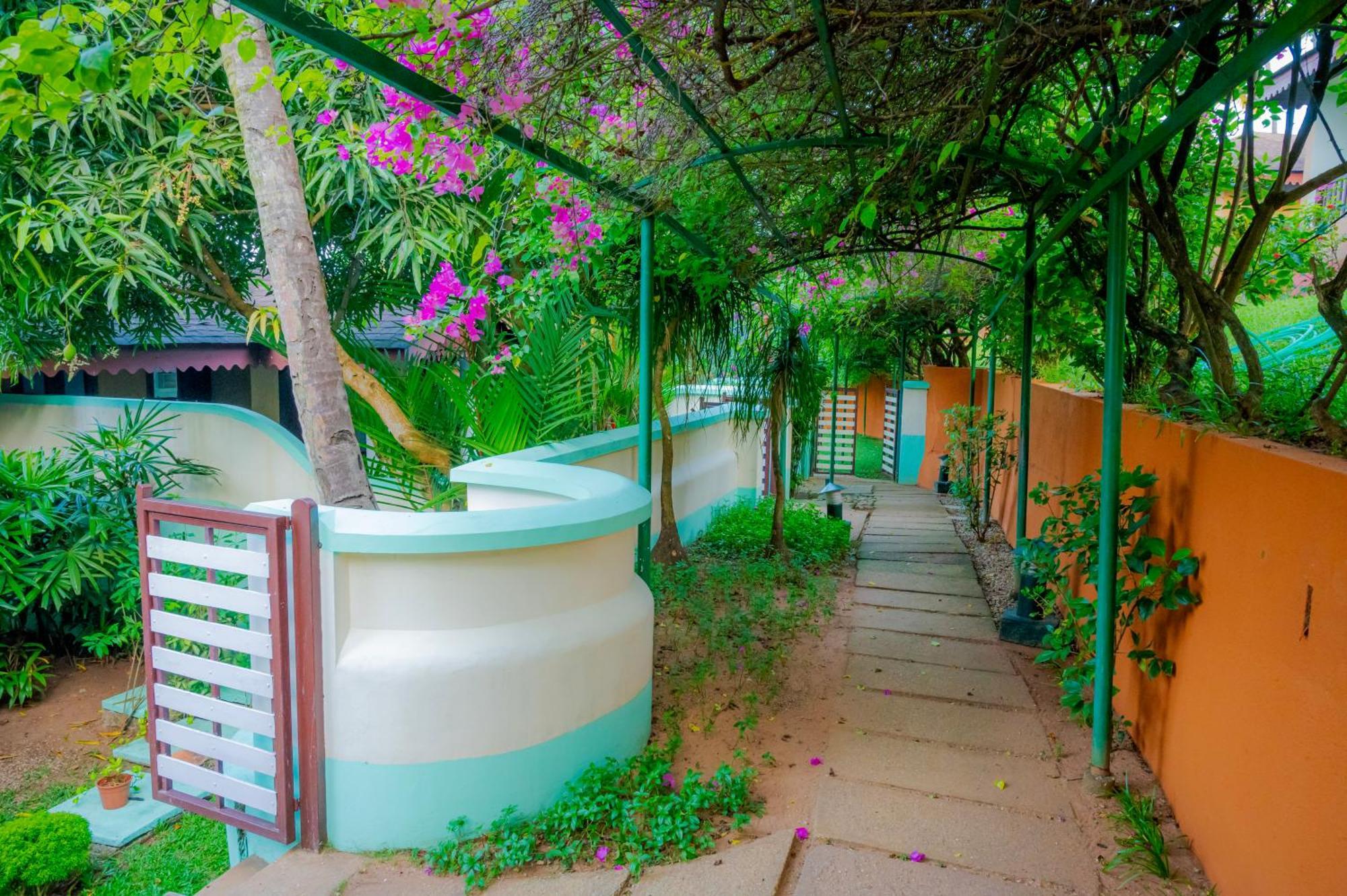 Fragrant Nature Backwater Resort & Ayurveda Spa Kollam Buitenkant foto