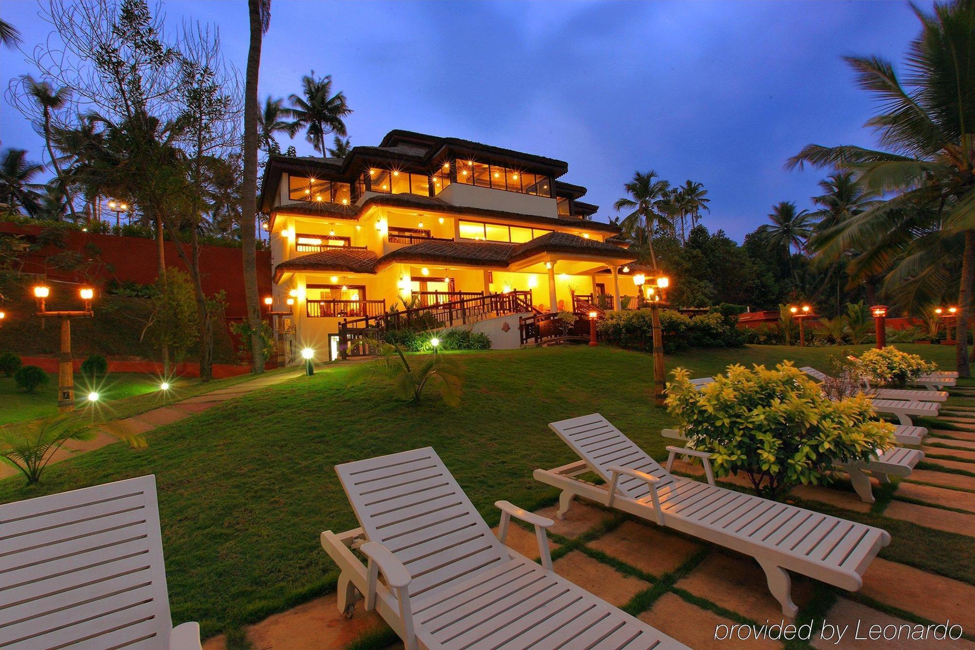 Fragrant Nature Backwater Resort & Ayurveda Spa Kollam Buitenkant foto